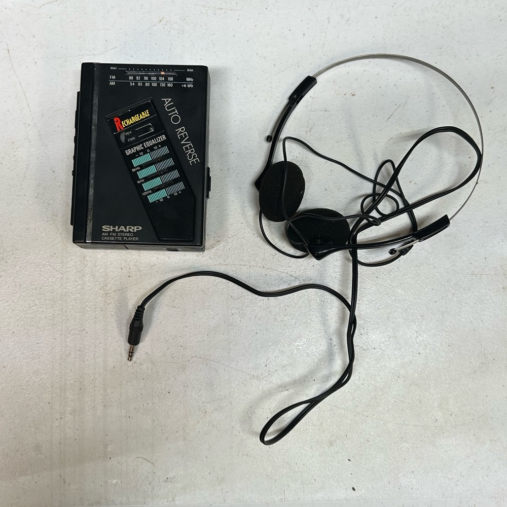 SHARP JC-516 PORTABLE CASSETTE PLAYER (untested)